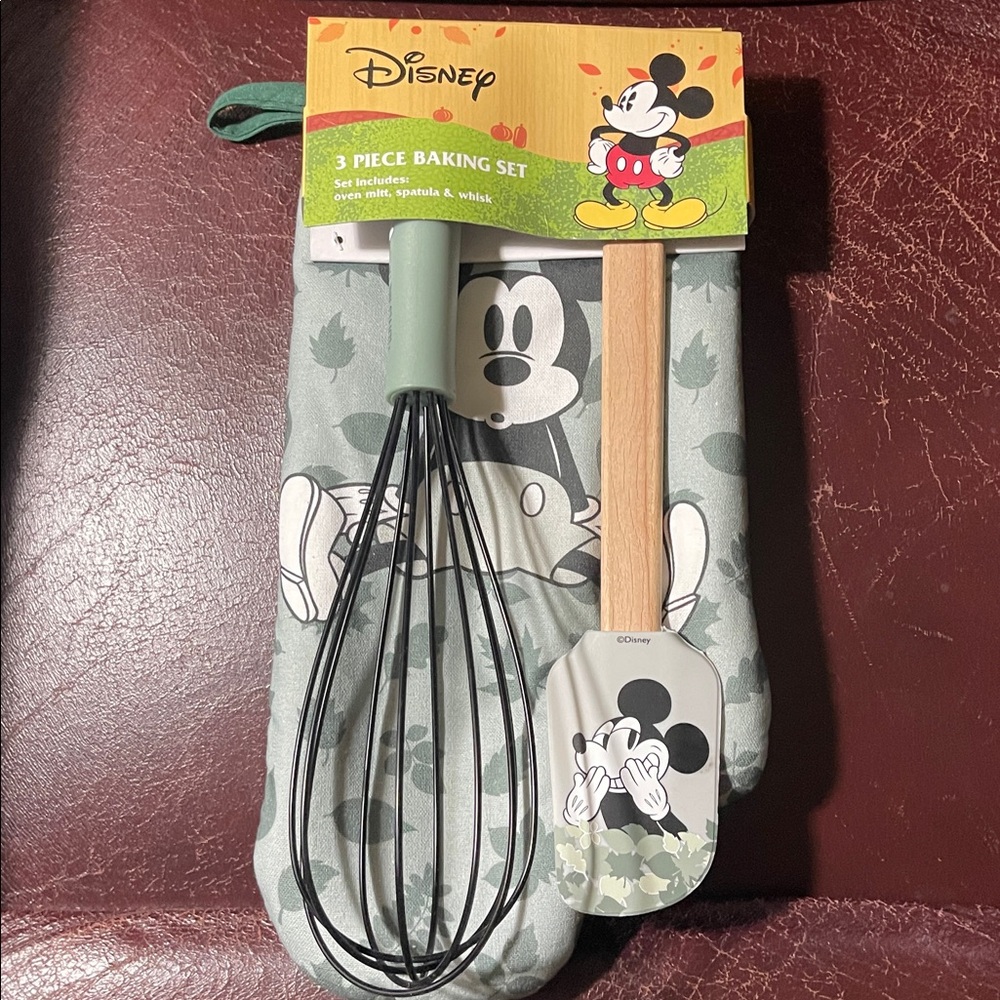 Disney Mickey Mouse Green Baking Set NWT